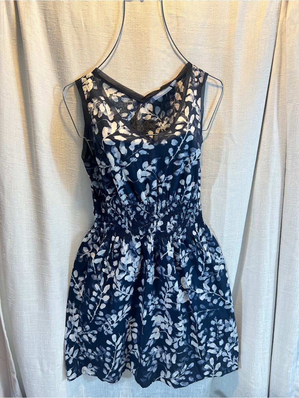Simply Vera Vera Wang Navy and White Floral Smocked Mini Dress SIZE MEDIUM